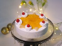 Pineapple – Soft vanilla sponge layered with fresh pineapple slices and light whipped cream.