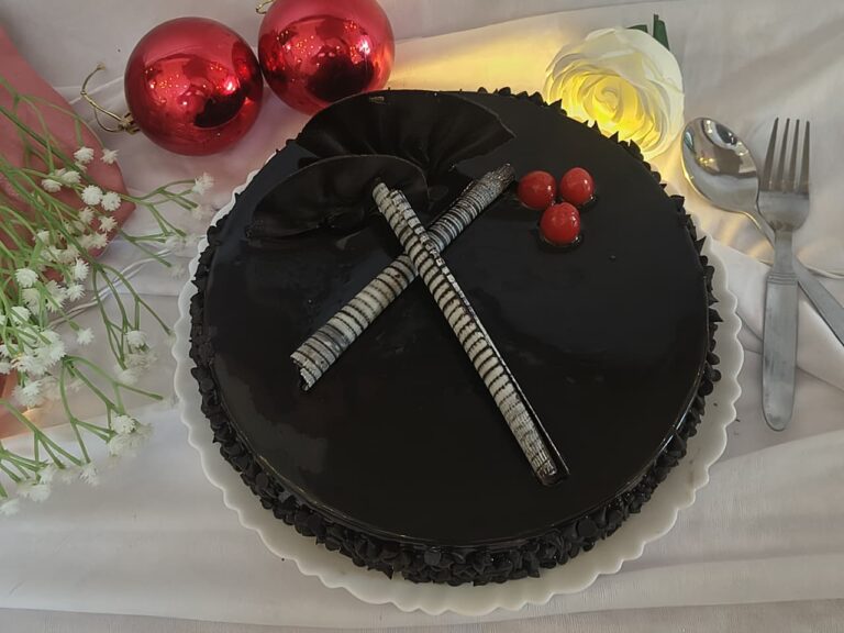 Choco Chip – Moist chocolate cake loaded with rich chocolate chips in every bite.