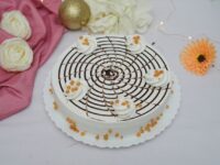 Butterscotch – Rich butterscotch-flavored cake with caramel glaze and crunchy praline.