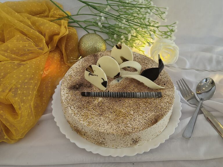 Smoking Hot Coffee – Intense coffee-flavored cake infused with aromatic mocha essence.