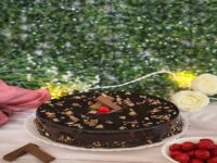 KitKat – Chocolate cake wrapped with crunchy KitKat bars and creamy chocolate frosting.