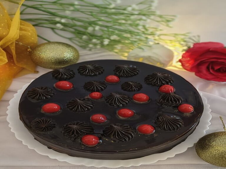 Fruit – Fresh fruit-loaded cake with light cream and seasonal fruit toppings.