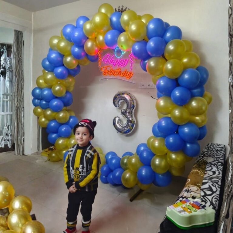 Birthday Ring Decoration with Blue & Golden Balloons