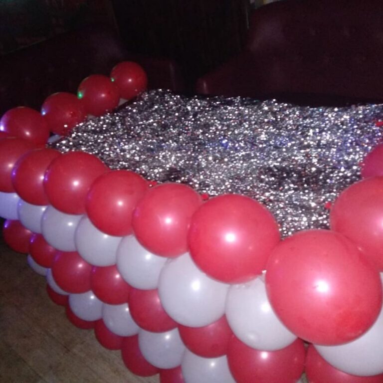 Classic Table Balloon Decoration